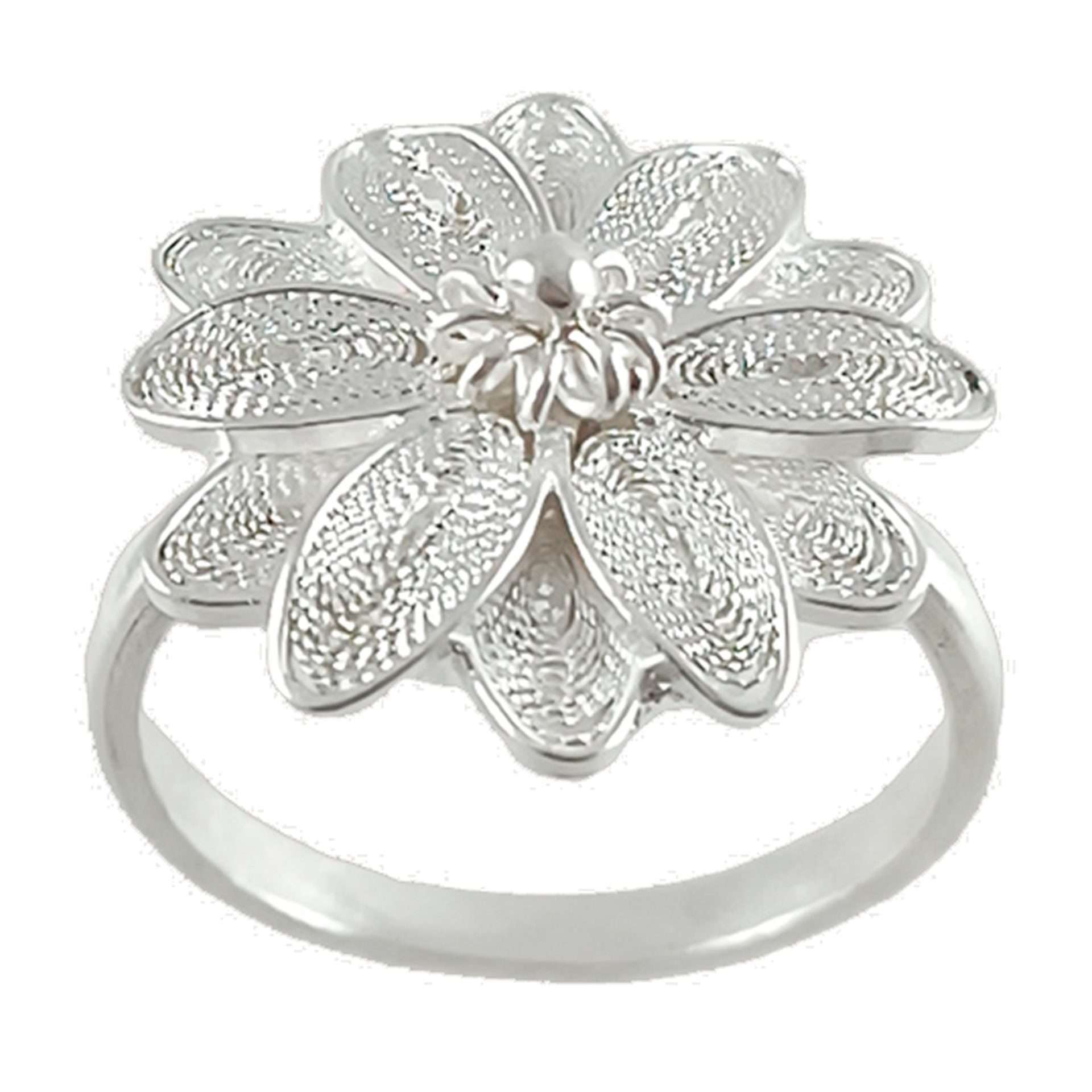 Anillo de plata filigrana con diseño de flor con pétalos superpuestas