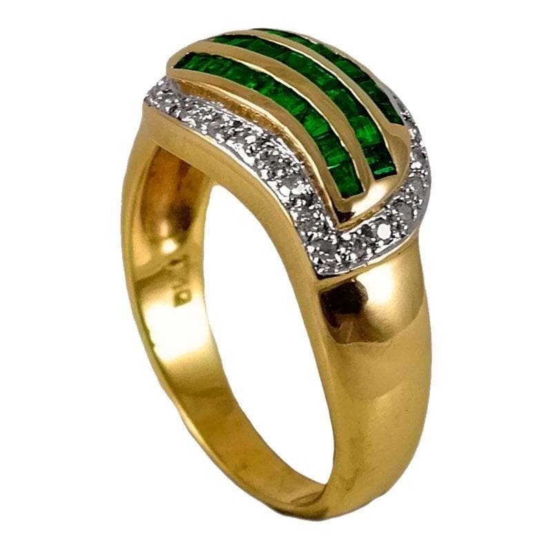 Anillo de oro amarillo italiano estilo onda con brillantes y esmeraldas