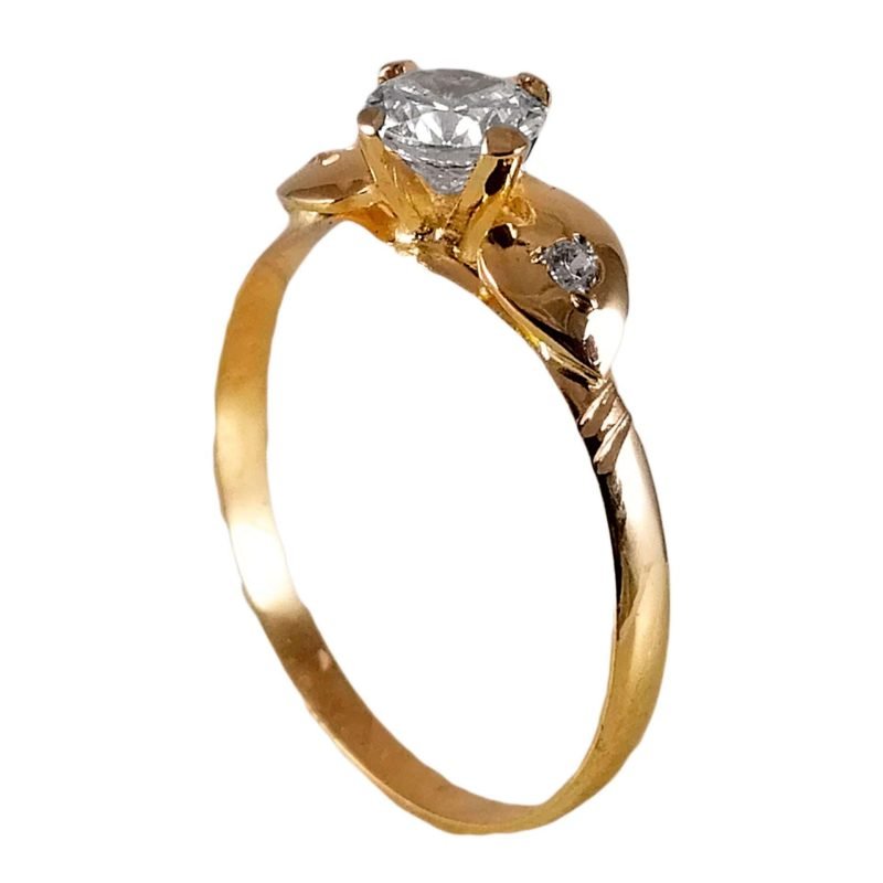 Solitario de oro amarillo italiano con corazones laterales y circón central