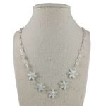 Collar de plata filigrana con diseño de flores simples