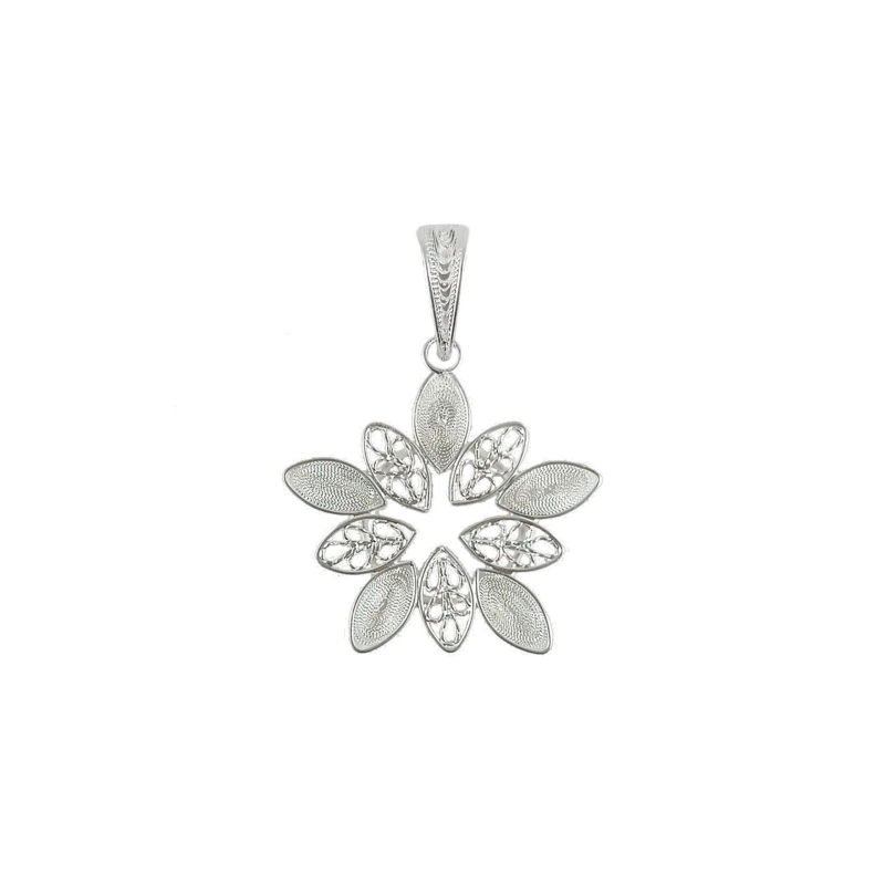Dije de plata filigrana con diseño de hojas circulares
