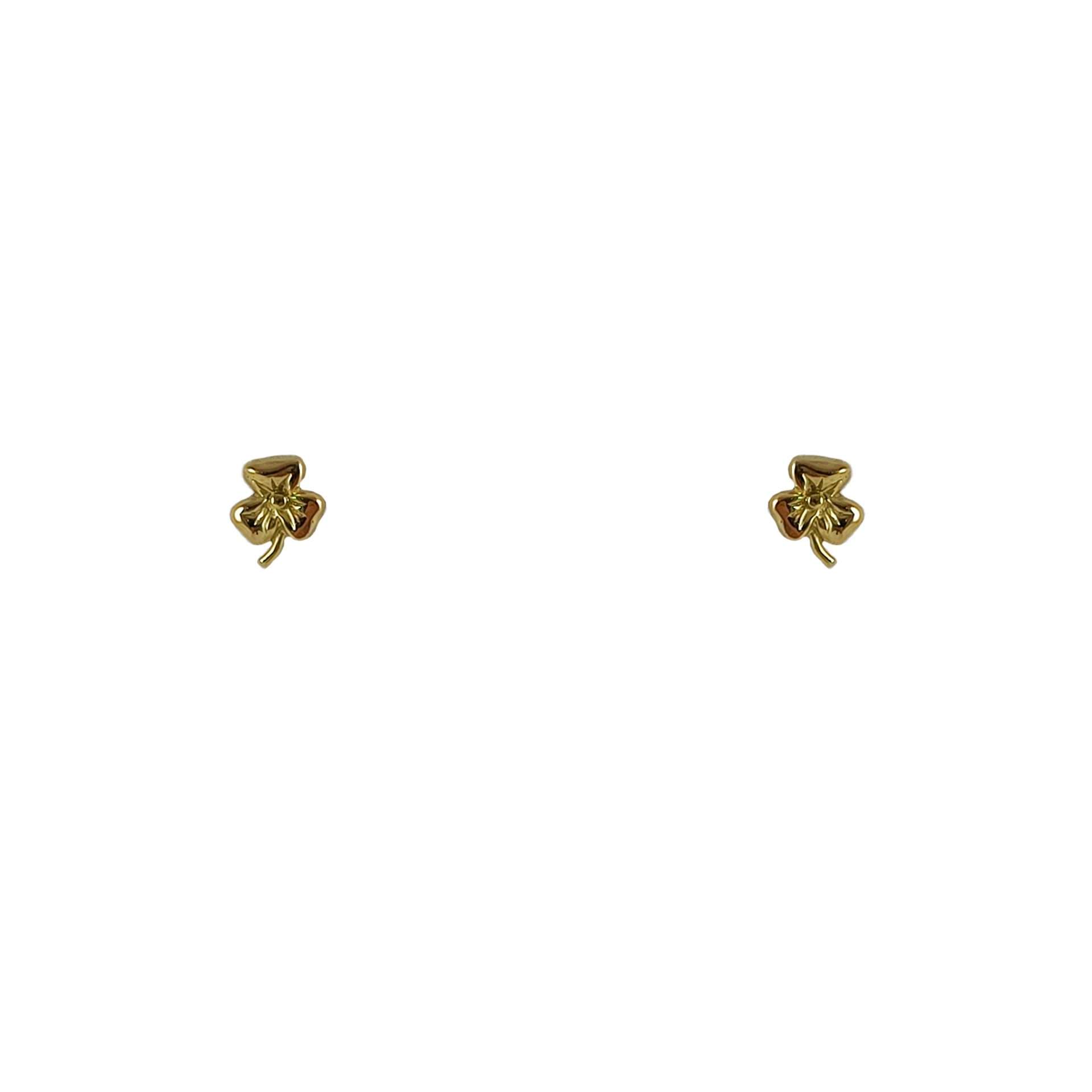 Par de aros de oro amarillo italiano modelo trébol