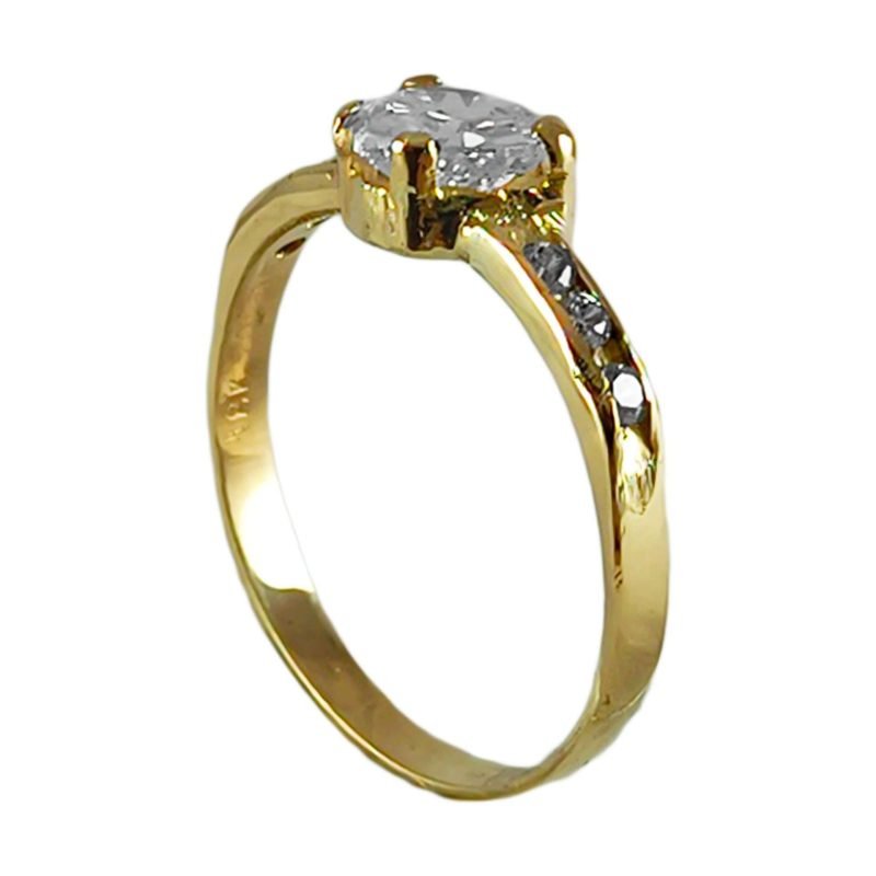 Solitario de oro amarillo italiano modelo corazon central con circones laterales