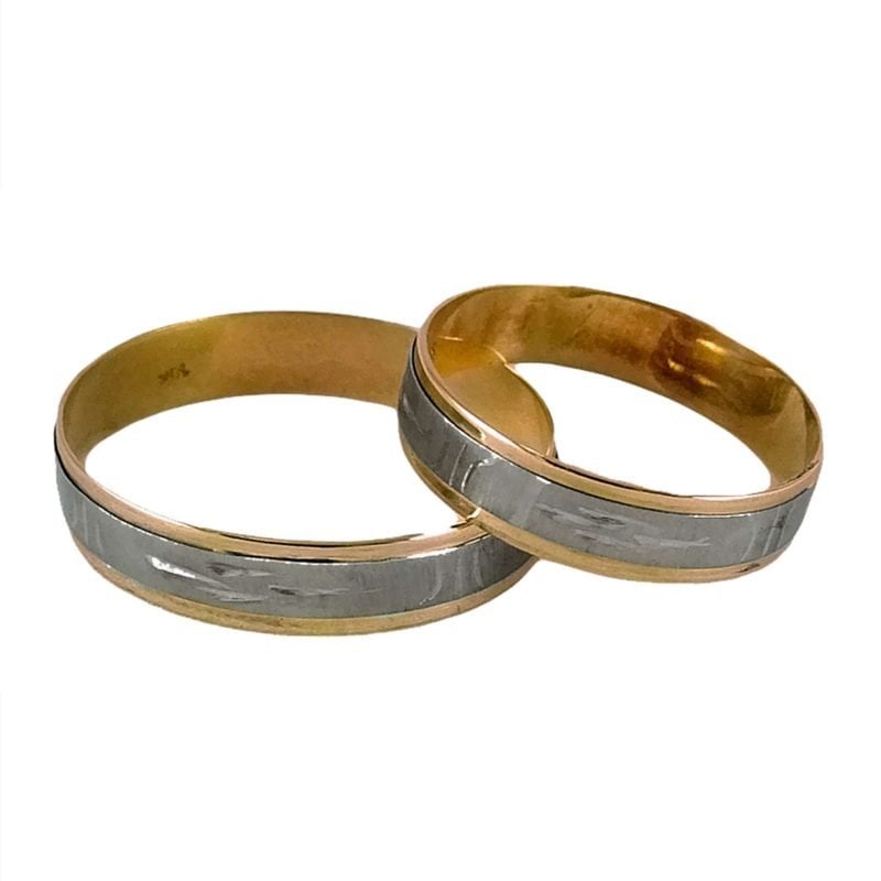 Par de alianzas de oro amarillo con centro en oro blanco y detalles