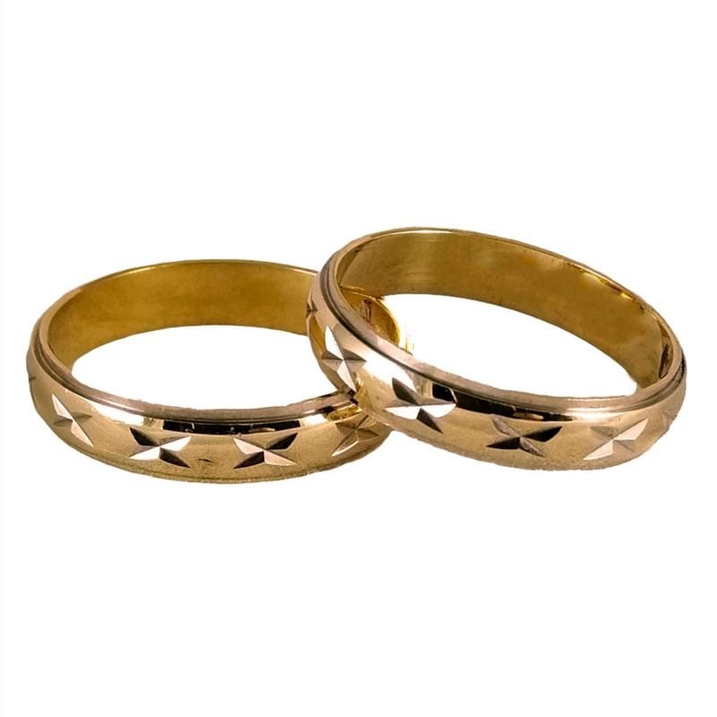 Par de alianzas de oro amarillo modelo dos capas con marcados en el centro
