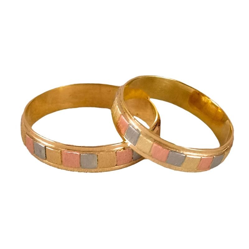 Par de alianzas en oro amarillo con cuadrados en tres colores centrales