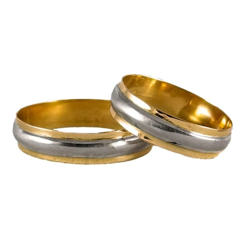Par de alianzas de oro amarillo modelo piaget con centro en oro blanco
