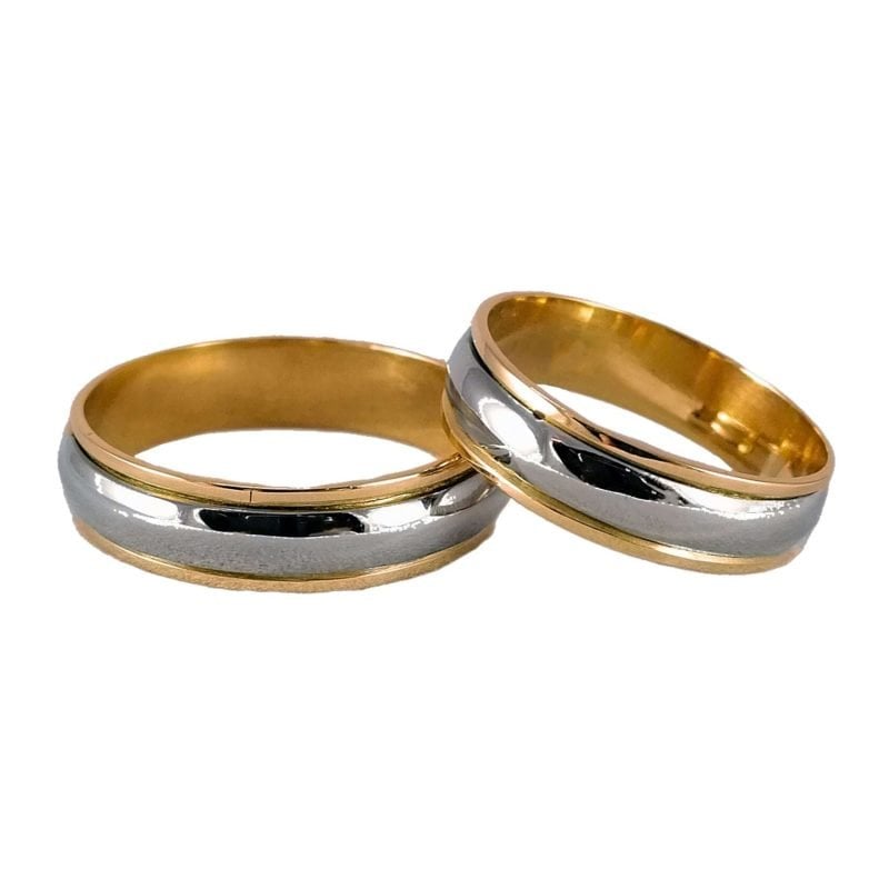 Par de alianzas de oro amarillo modelo piaget con centro en oro blanco maciza
