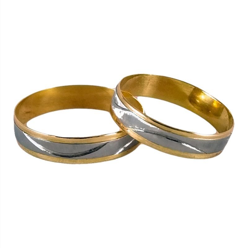 Par de alianzas de oro amarillo con centro en oro blanco y detalles
