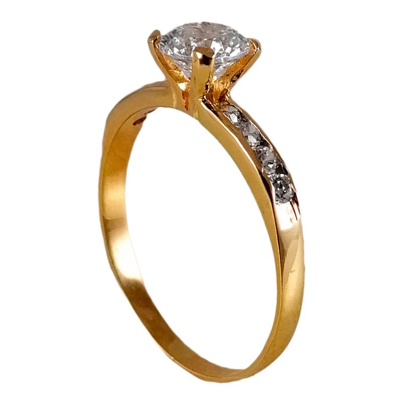 Solitario de oro amarillo italiano con circones laterales elevados y circón central