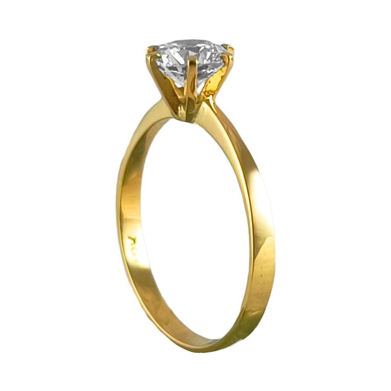 Solitario de oro amarillo estilo italiano simple con piedra circón central