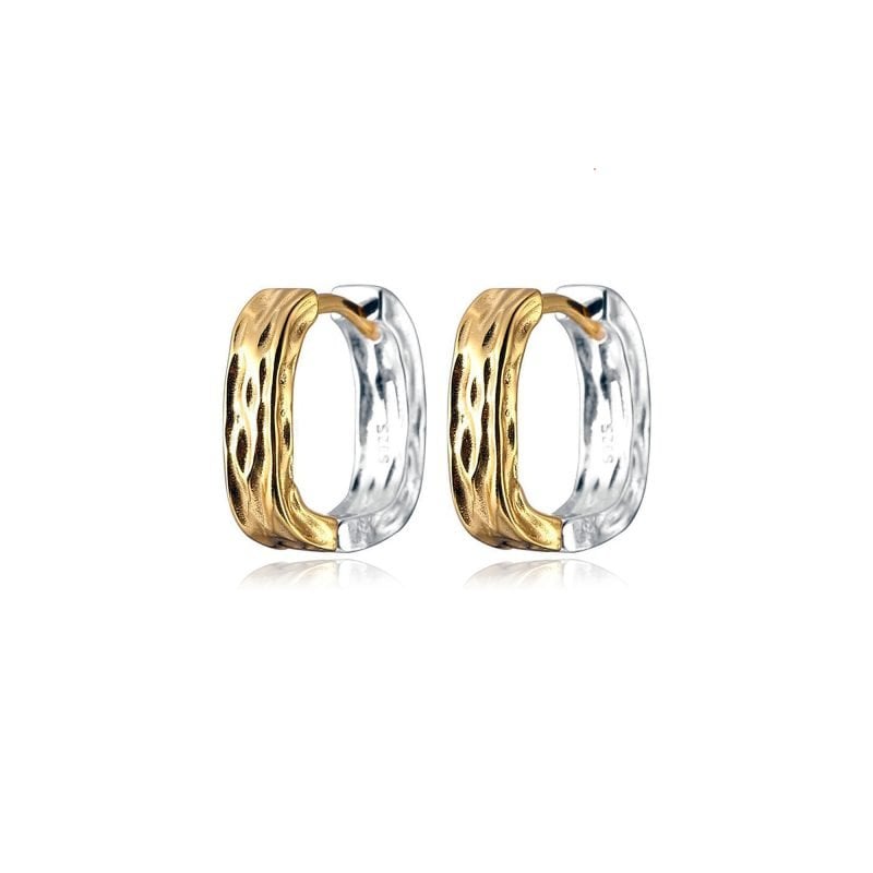 Aros Huggies rectangulares de plata con enchapado en oro a la mitad
