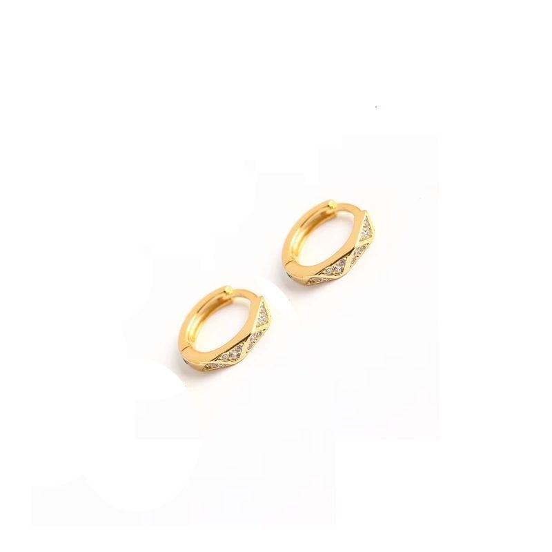 Aros Huggies de plata con enchapado en oro modelo biselado con circones