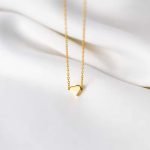 Cadena de plata enchapada en oro con corazon pasador plano
