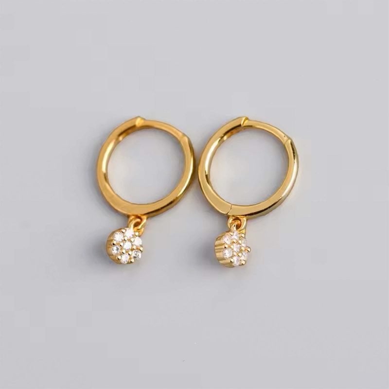 Aros argolla redondos de plata con enchapado y flor con circones colgantes