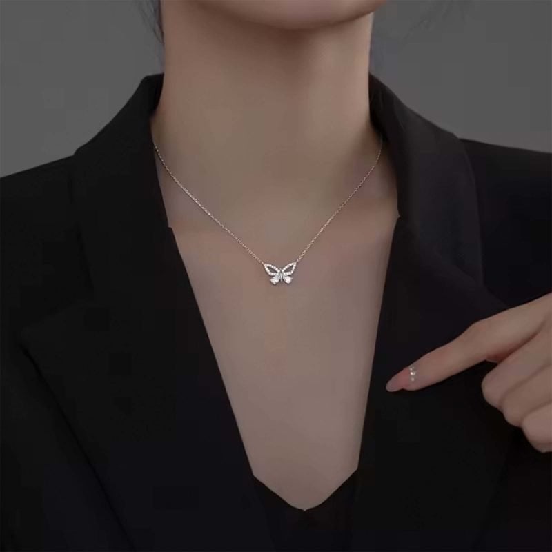 Cadena de plata con enchapado en oro y mariposa con circones