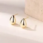 Aros de plata con enchapado en oro modelo gota hueca
