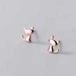 Aros de plata con enchapado en oro rosa con diseño de gatito