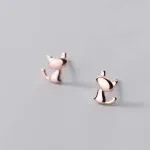 Aros de plata con enchapado en oro rosa con diseño de gatito