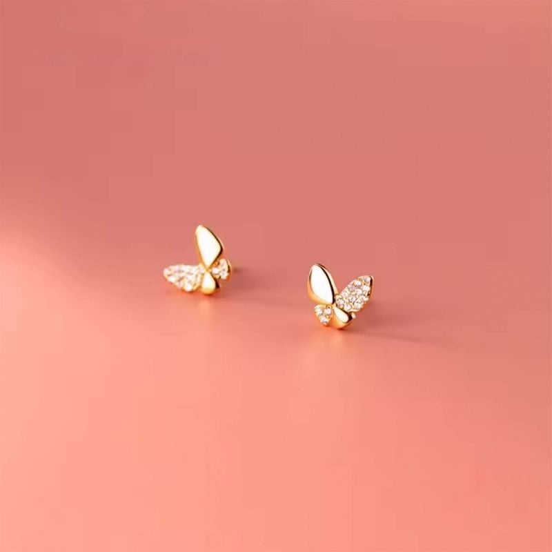 Aros de plata con enchapado en oro diseño mariposa con circones