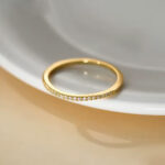 Anillo de plata italiana con enchapado en oro modelo medio sinfín