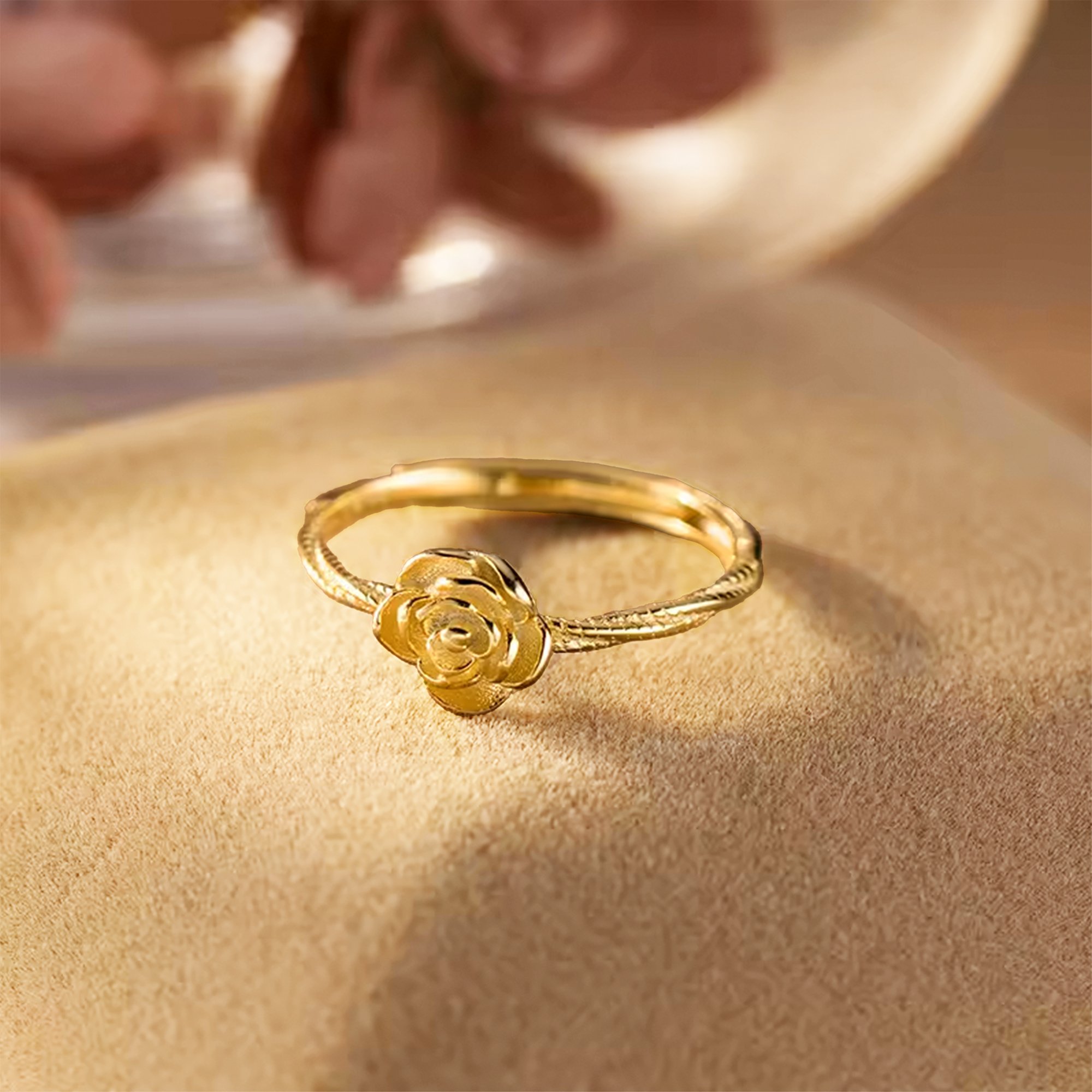 Anillo ajustable de plata italiana con enchapado en oro con diseño de rosa