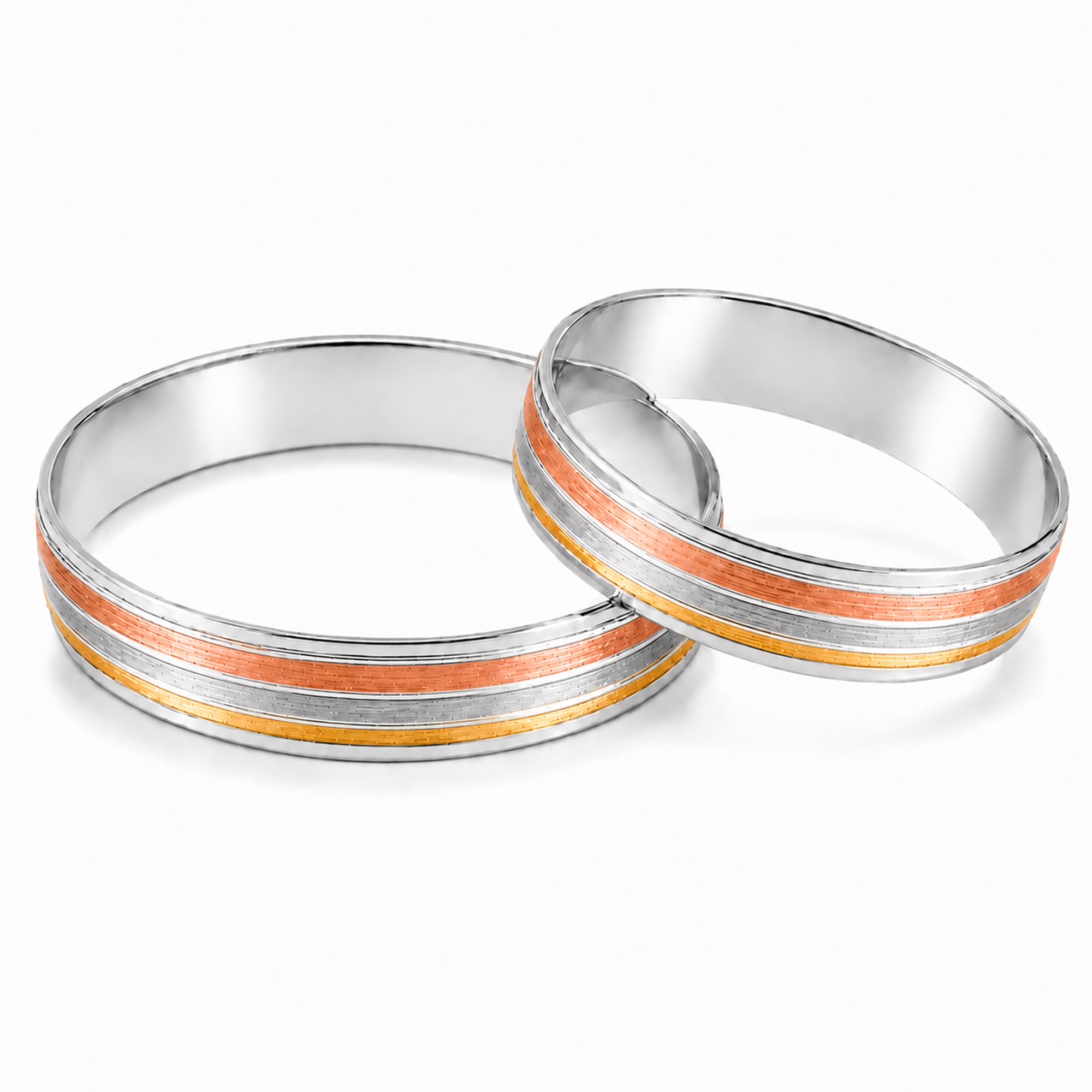 Par de alianzas en oro combinado con líneas de tres colores