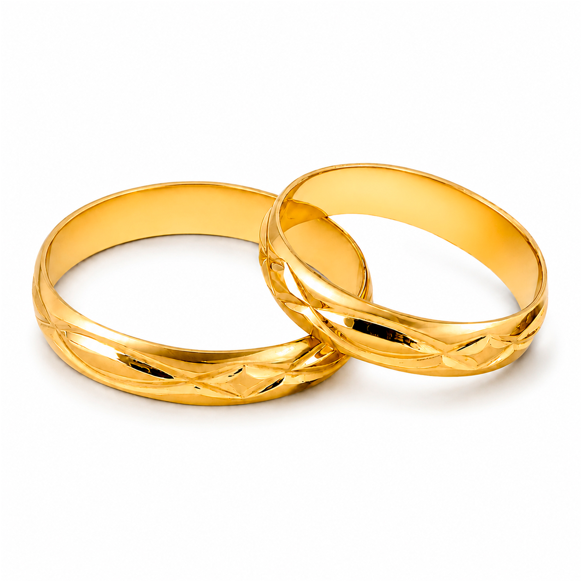 Par de alianzas de oro amarillo con detalles en el centro